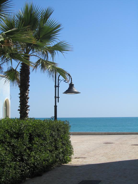 L' Angolo Sul Mare Lägenhet Porto Recanati Rum bild